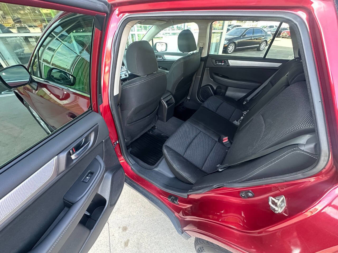 Used 2017 Subaru Outback 2.5i Premium image 11