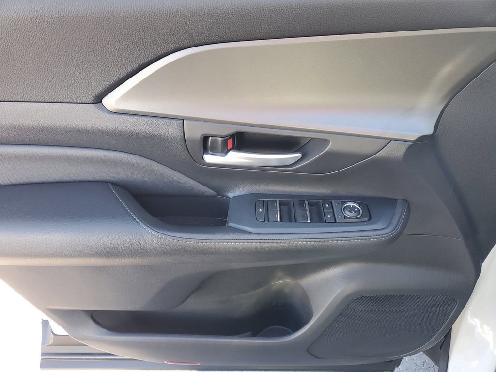 Certified 2024 Toyota Grand Highlander XLE image 20