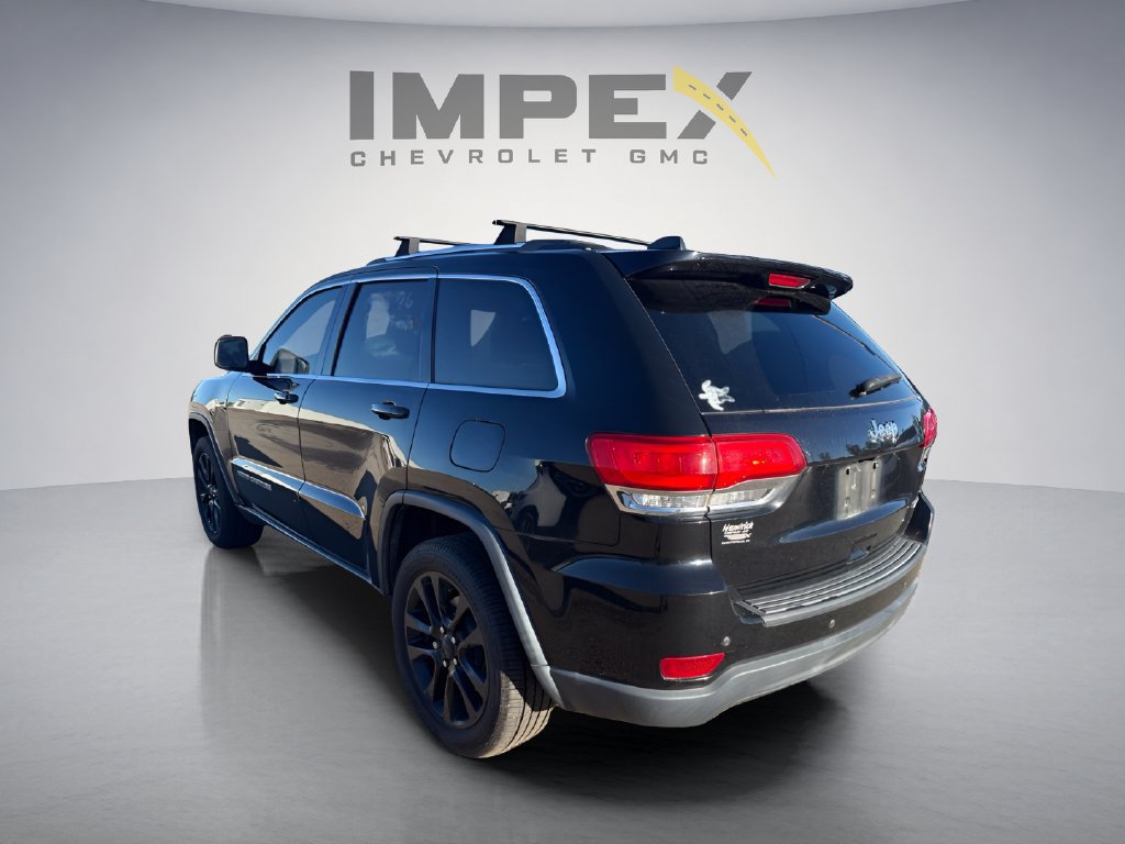 Used 2018 Jeep Grand Cherokee Laredo RWD image 3