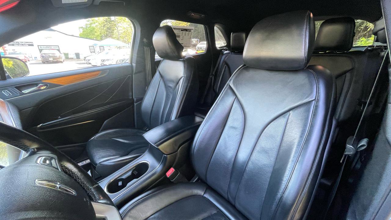 Used 2019 Lincoln MKC Select w/ Select Plus Package AWD/4WD image 17