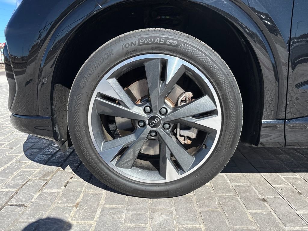 Used 2024 Audi Q4 e-tron Premium Plus image 27