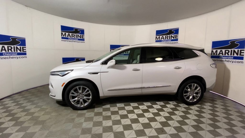 Used 2024 Buick Enclave Essence w/ Experience Buick Package FWD image 7
