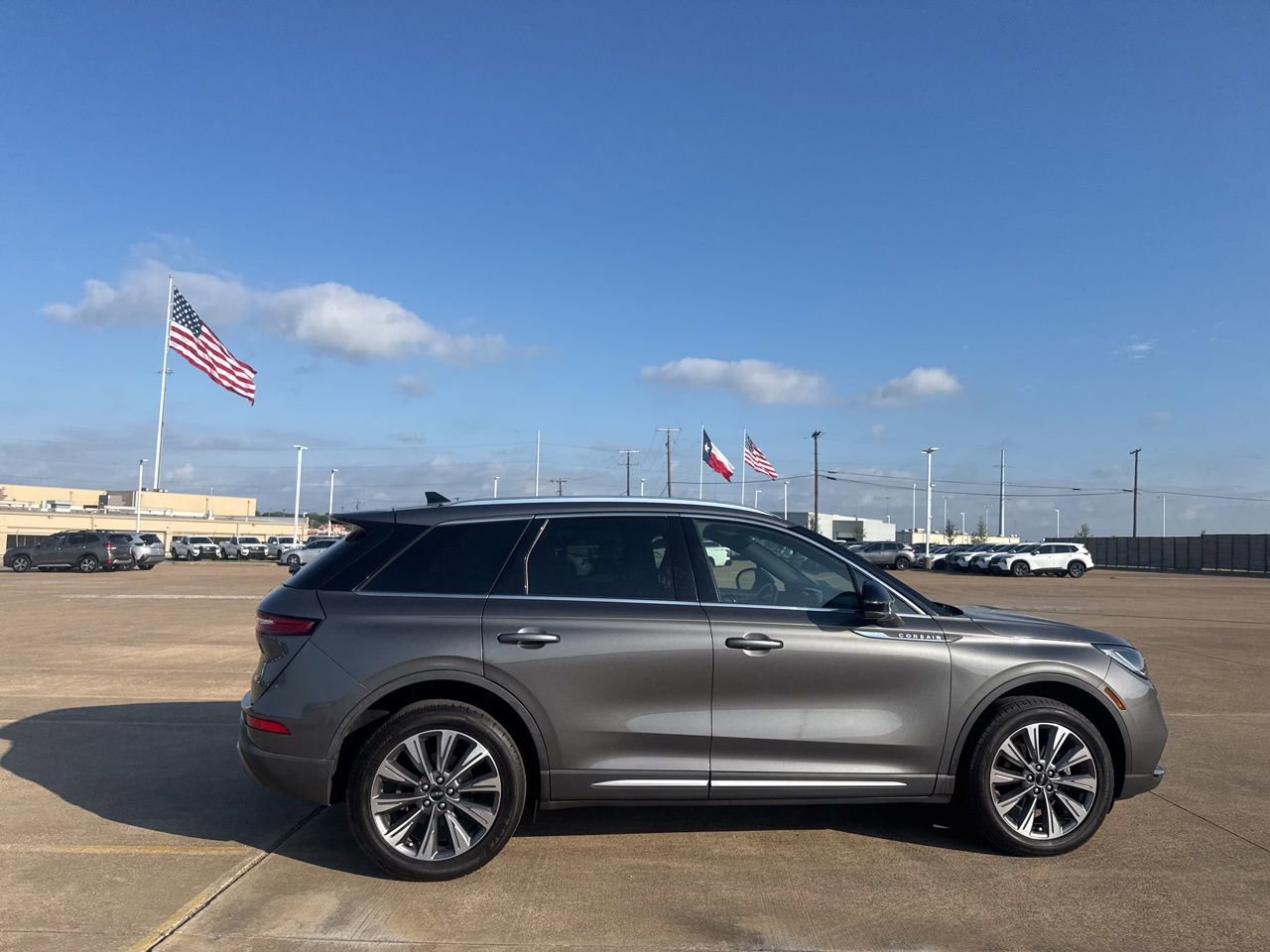 Used 2022 Lincoln Corsair Reserve w/ Elements Package FWD image 21