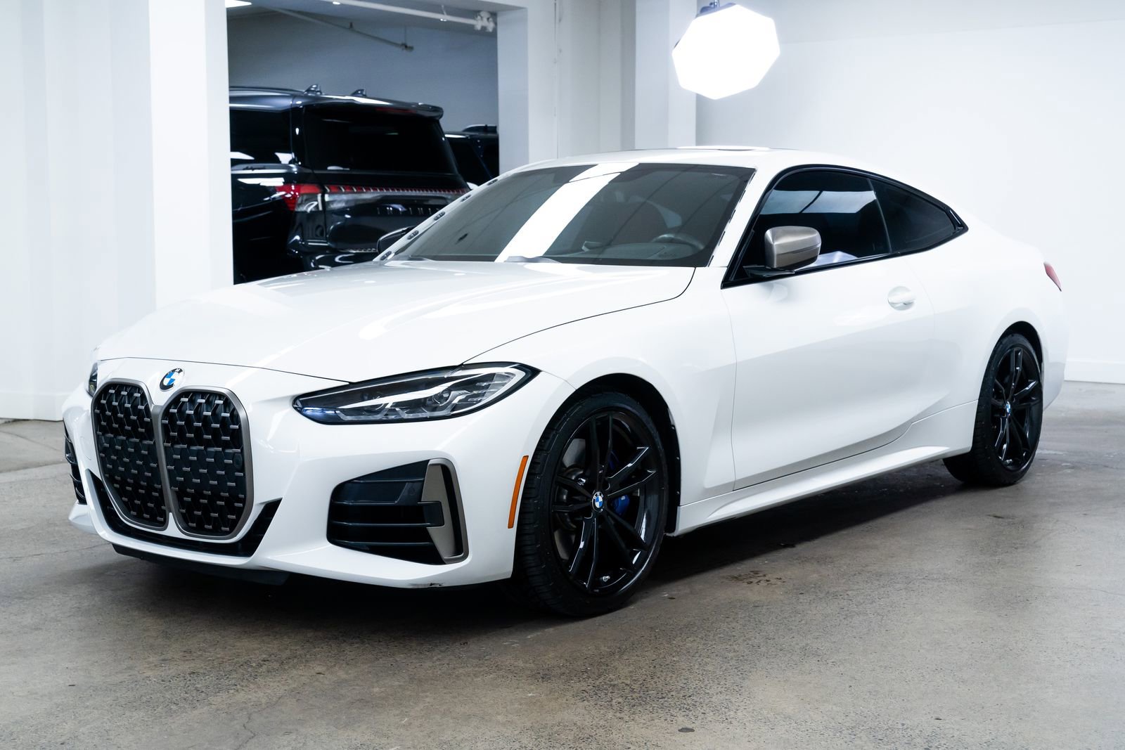 Used 2023 BMW 440i xDrive Coupe w/ Premium Package image 3