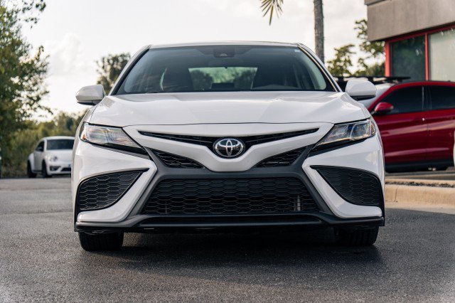 Used 2021 Toyota Camry SE image 3