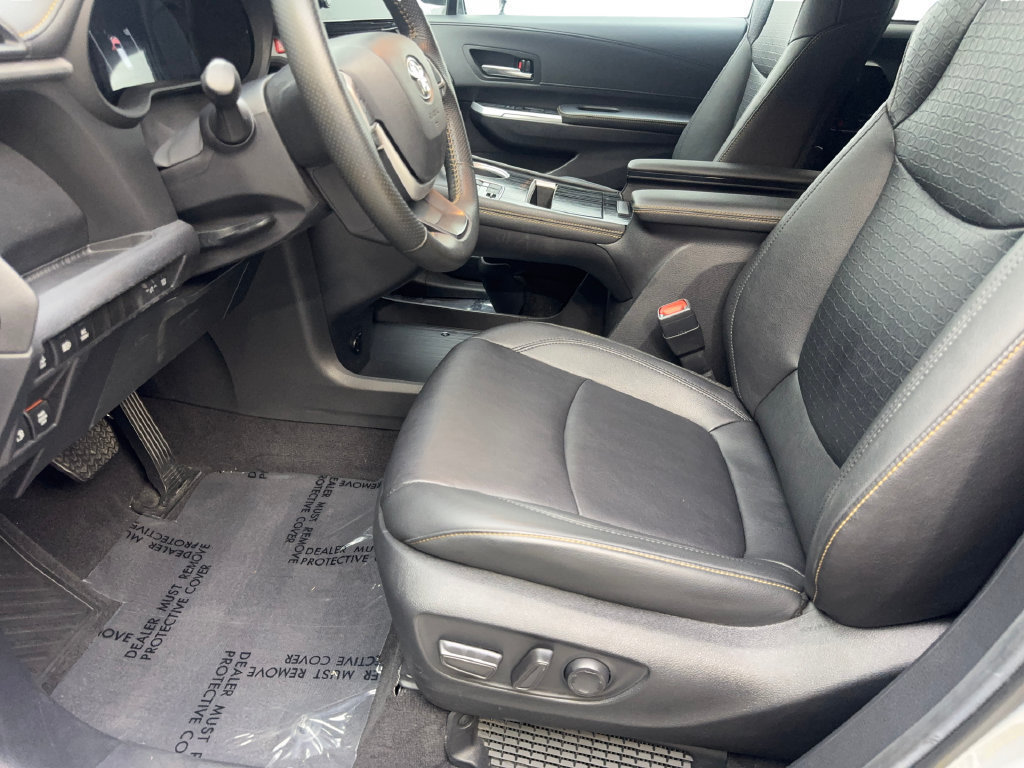 Used 2025 Toyota Sienna XLE Woodland Edition AWD/4WD image 29