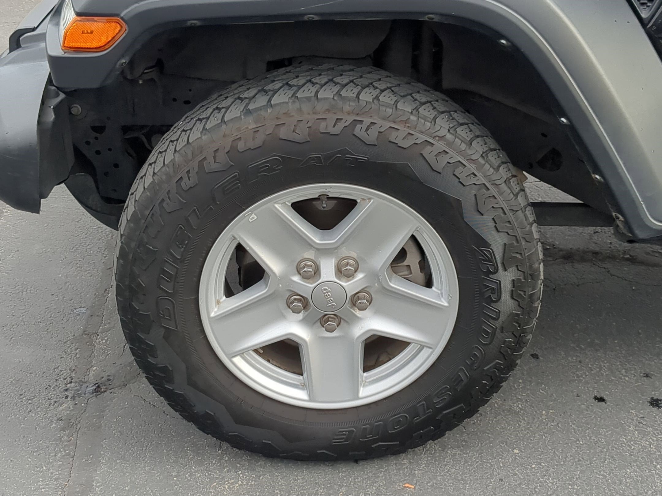 Used 2023 Jeep Gladiator Sport image 13