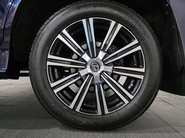 Used 2018 Lexus LX 570 4WD w/ Luxury Package image 23