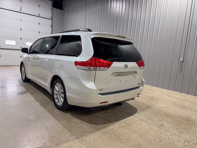 Used 2013 Toyota Sienna Limited w/ Premium Pkg image 3