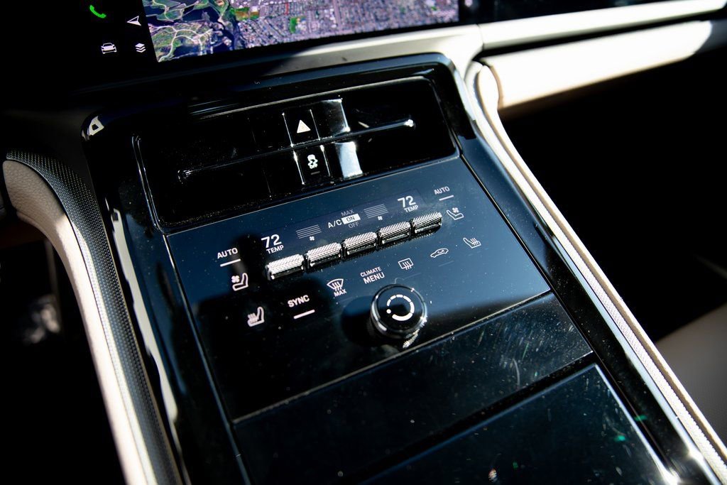 Certified 2025 Porsche Panamera image 15