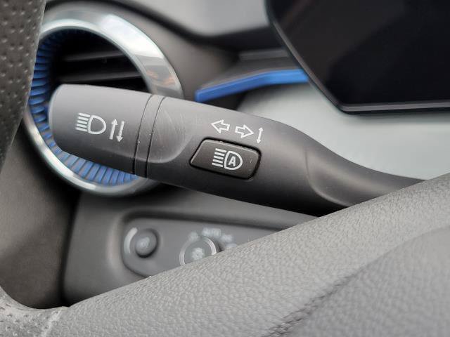 Used 2025 Chevrolet Trax LT FWD image 16