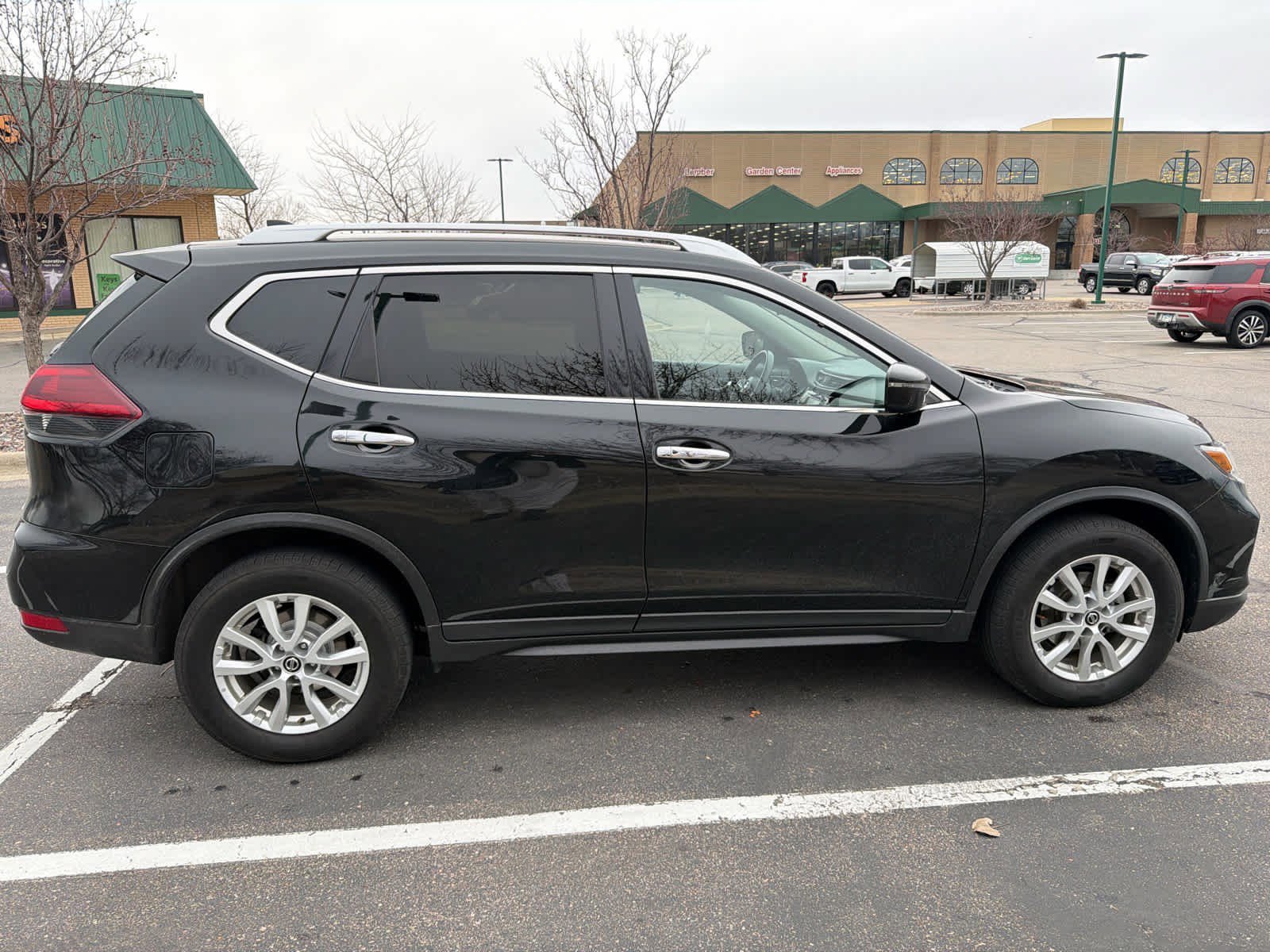 Used 2019 Nissan Rogue SV image 3