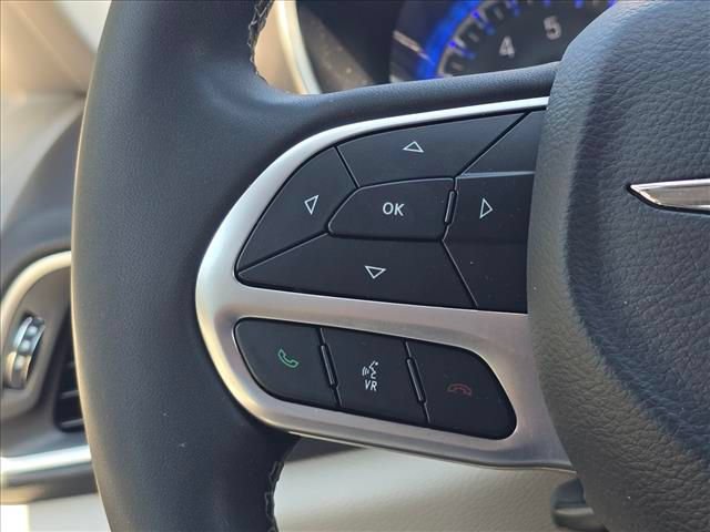 Used 2023 Chrysler Pacifica Touring-L FWD image 21