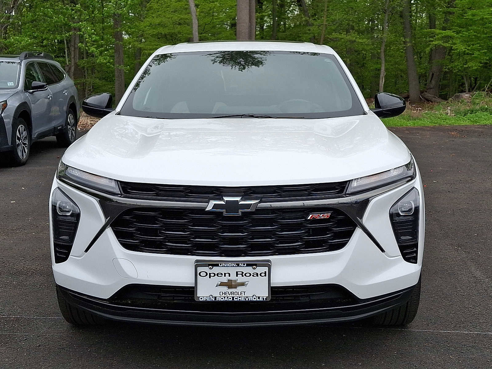 Used 2025 Chevrolet Trax RS w/ Sunroof Package FWD image 2