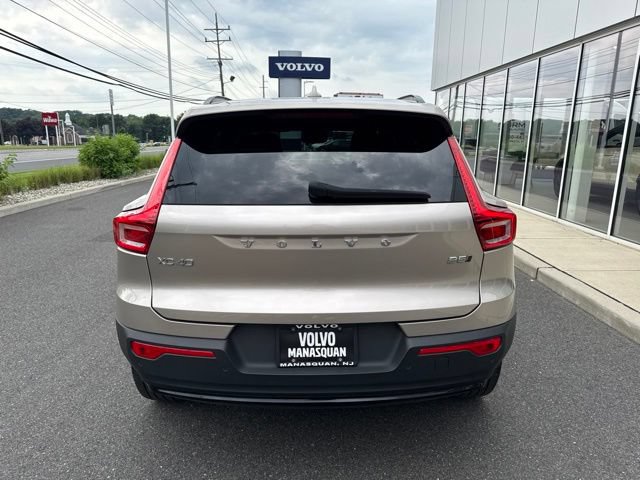 Certified 2023 Volvo XC40 B5 Plus w/ Climate Package AWD/4WD image 4