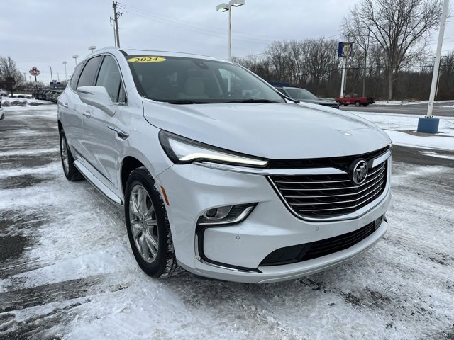 Used 2024 Buick Enclave Essence w/ Experience Buick Package image 4