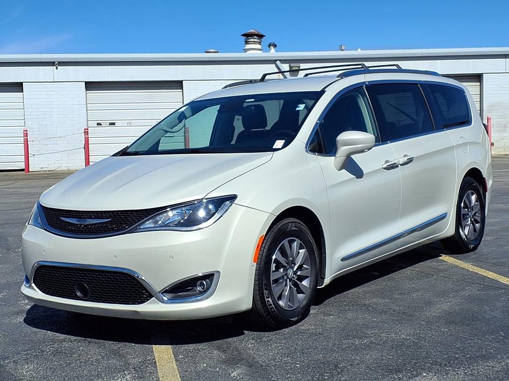 Used 2020 Chrysler Pacifica Touring-L Plus image 2