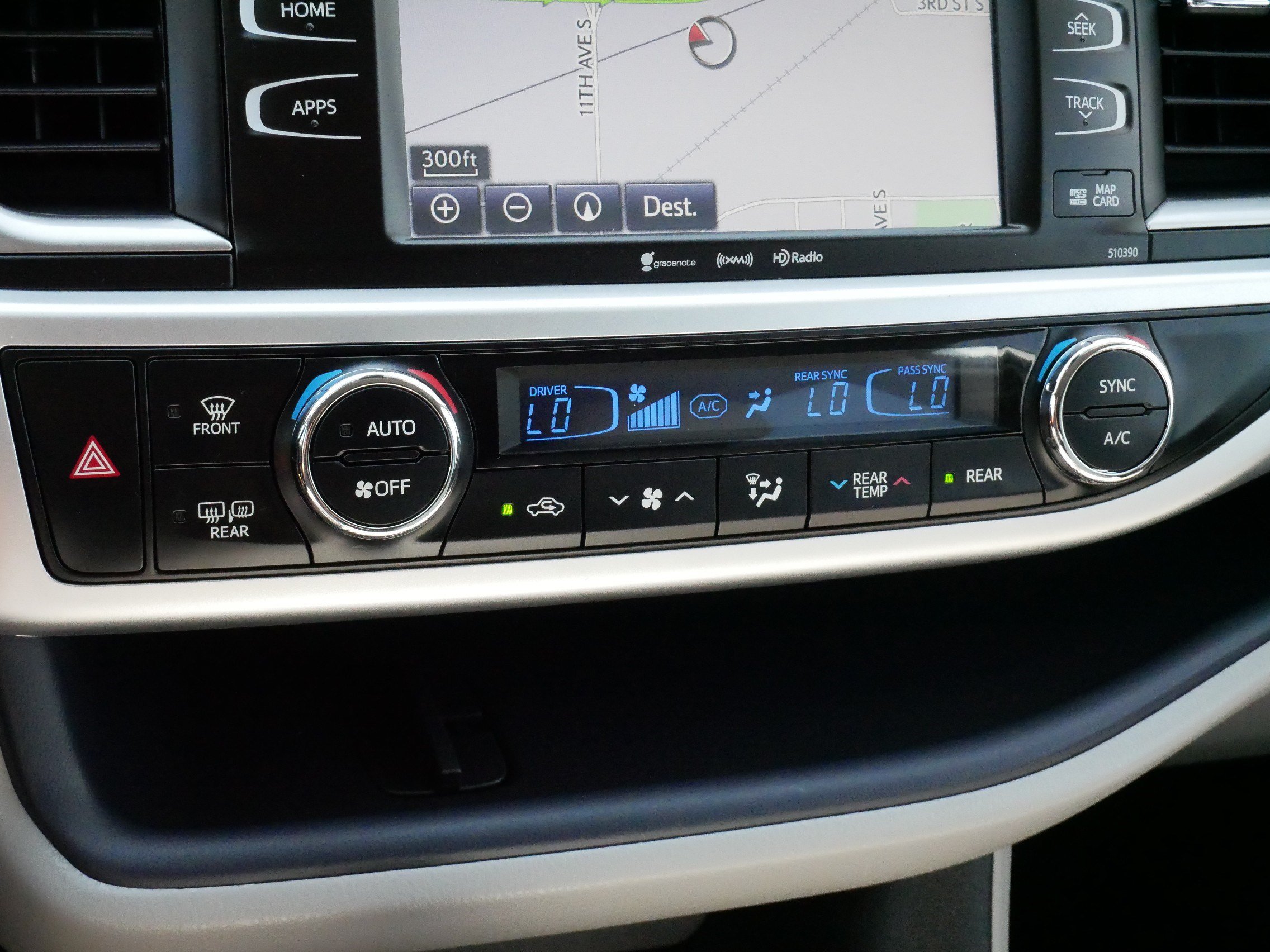 Used 2019 Toyota Highlander XLE AWD/4WD image 23