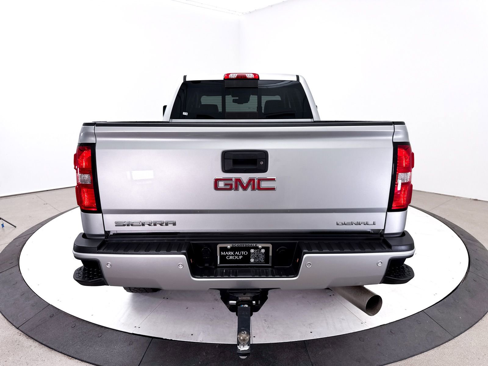 Used 2018 GMC Sierra 2500 Denali w/ Duramax Plus Package AWD/4WD image 18