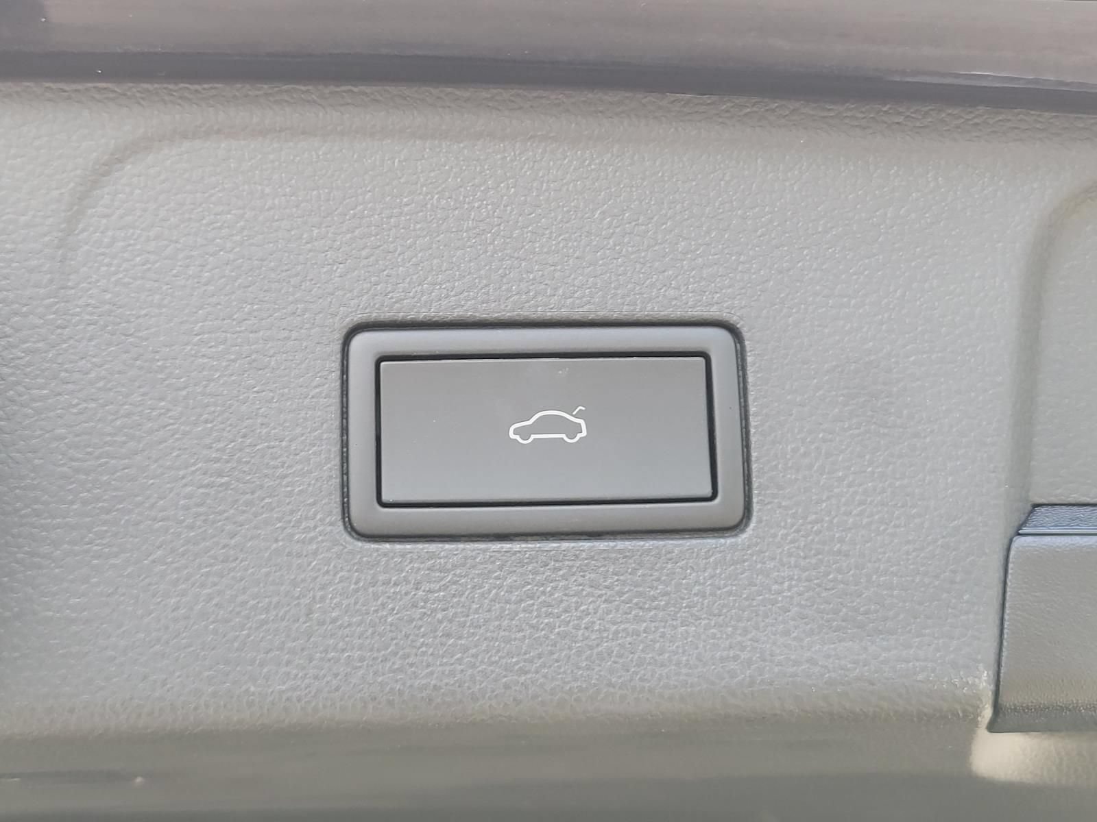Used 2024 Volkswagen Atlas SE FWD image 16