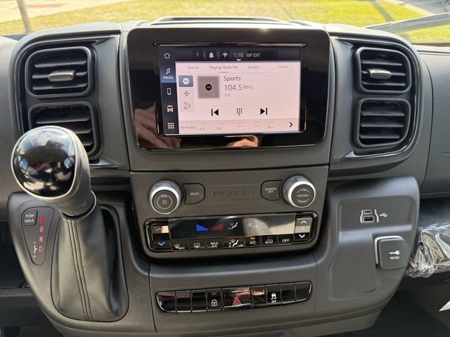 Used 2025 RAM ProMaster 2500 w/ Convenience Group image 19