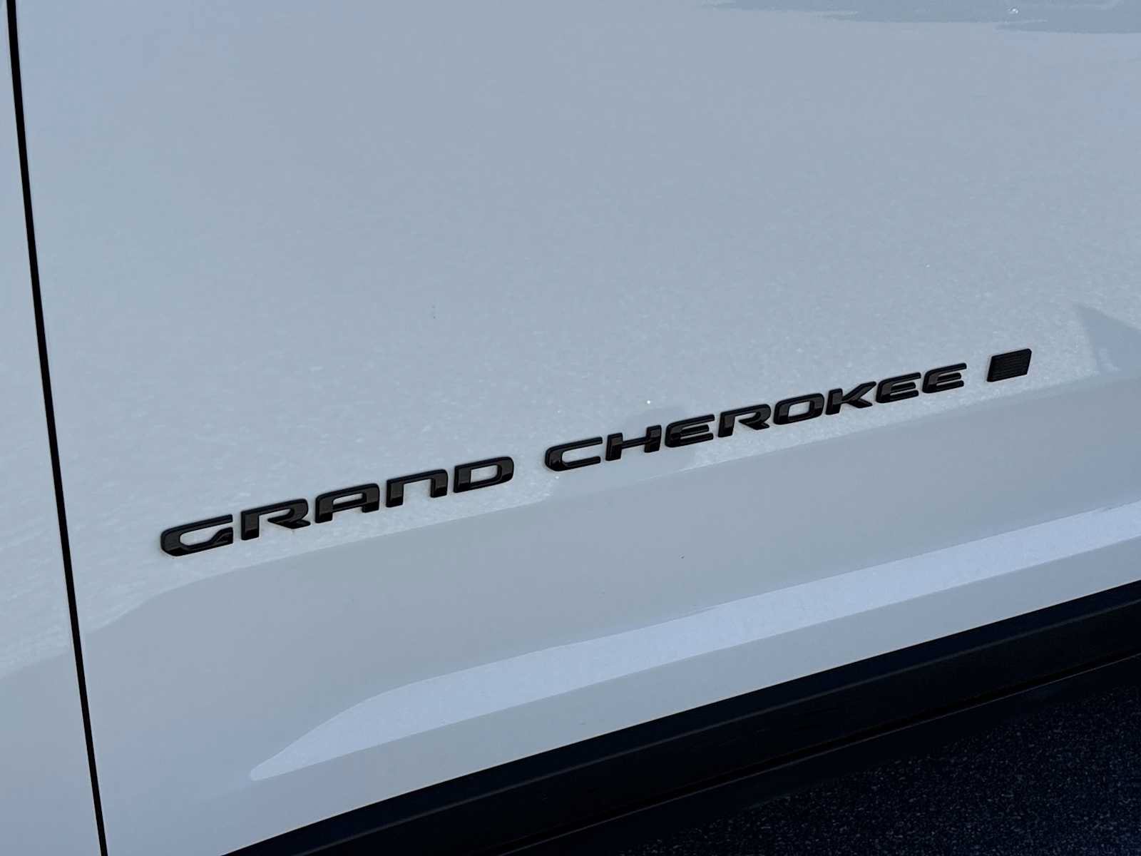 Used 2025 Jeep Grand Cherokee Altitude AWD/4WD image 29