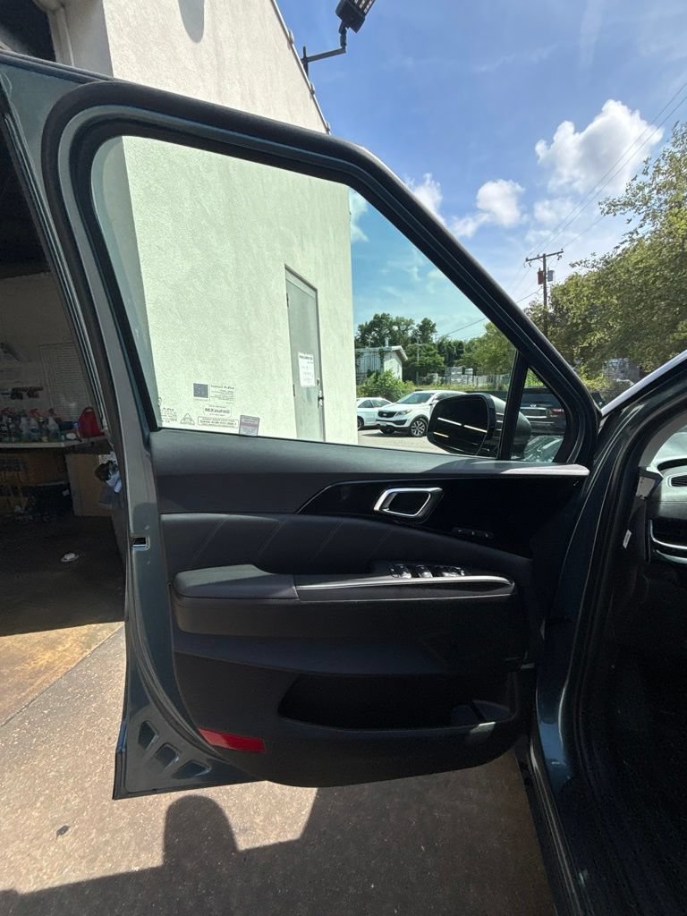 Certified 2026 Kia Carnival SX Prestige FWD image 12