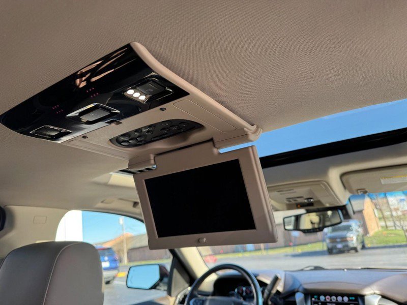 Used 2019 Chevrolet Suburban LT image 18