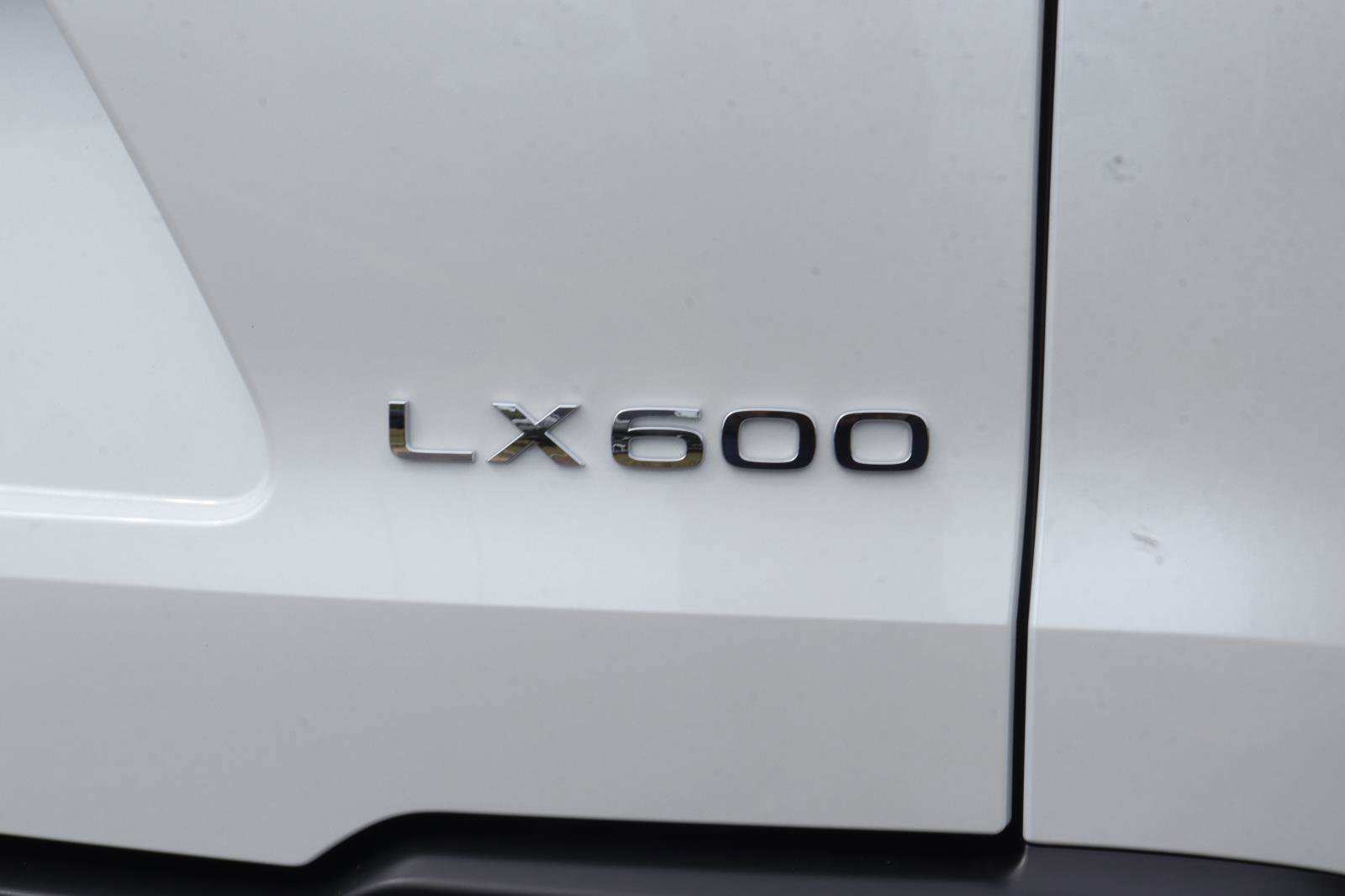 Used 2024 Lexus LX 600 4WD w/ Luxury Package image 10