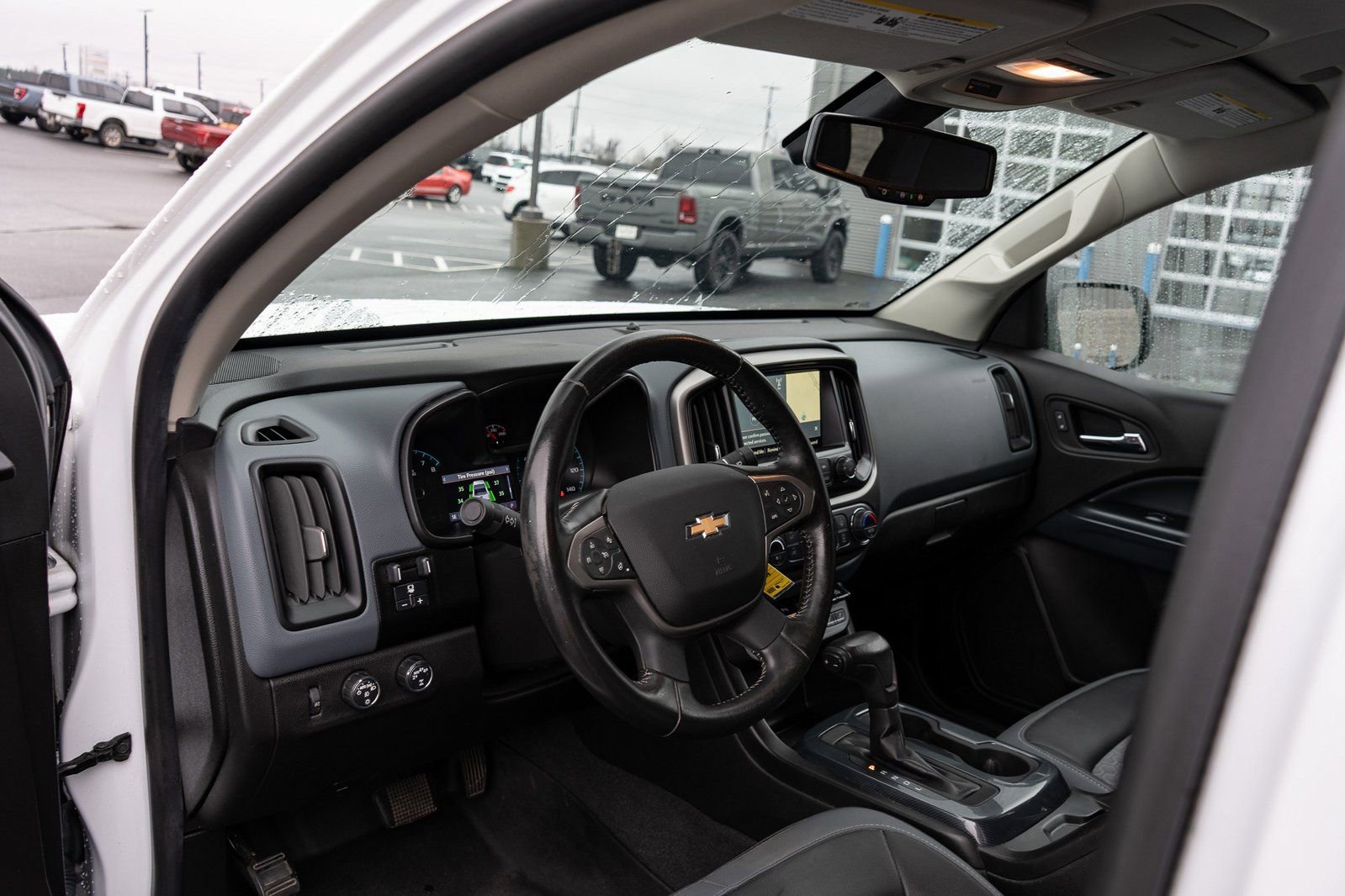 Used 2021 Chevrolet Colorado Z71 w/ Safety Package AWD/4WD image 13