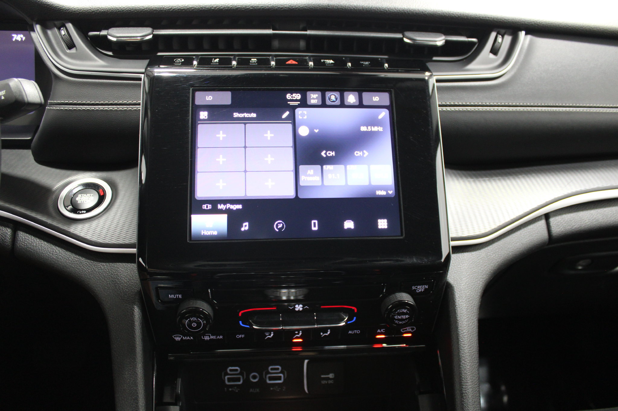 Used 2023 Jeep Grand Cherokee Laredo AWD/4WD image 31