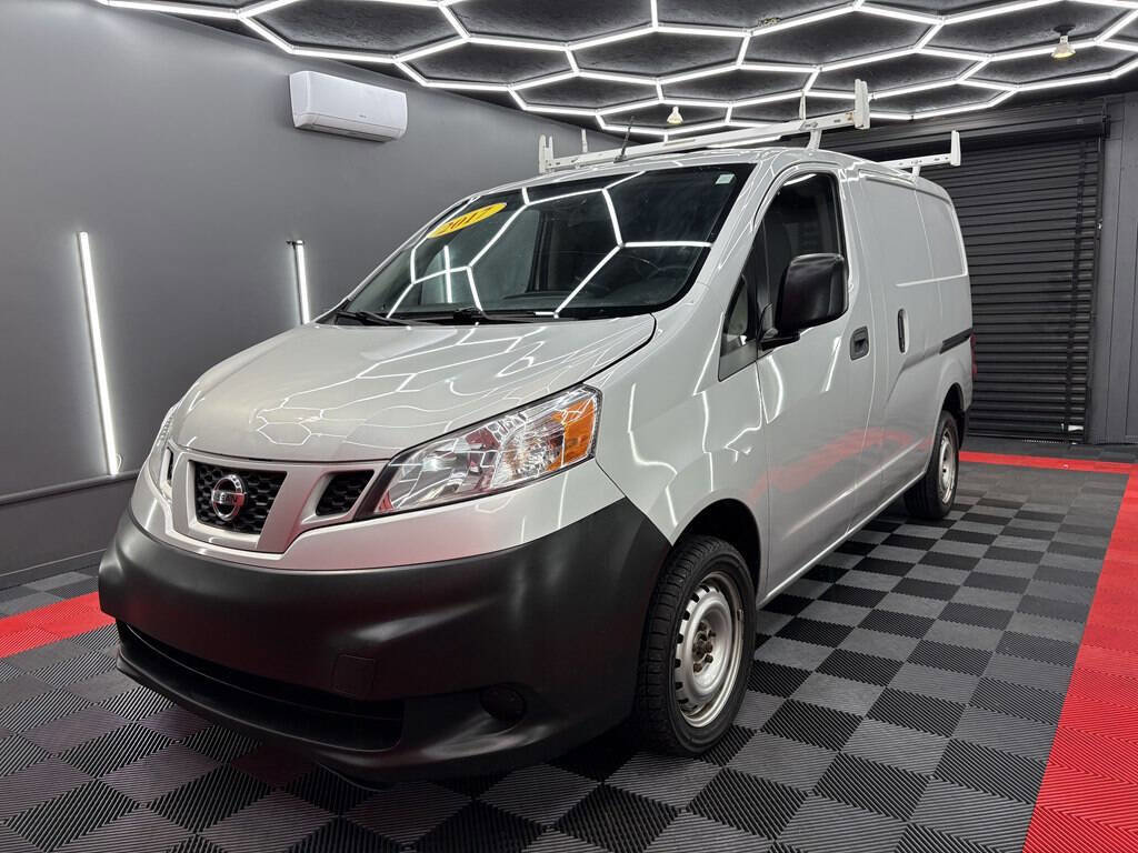 Used 2017 Nissan NV200 S w/ Back Door Glass Package image 1