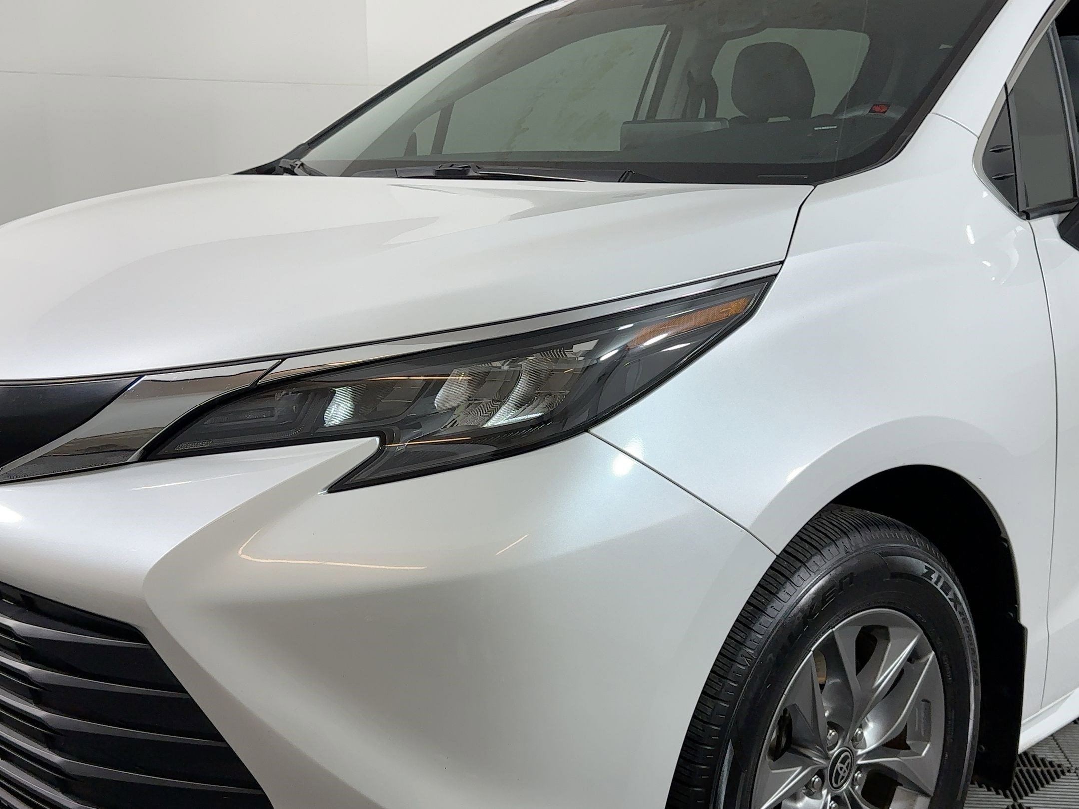 Used 2024 Toyota Sienna XLE image 9