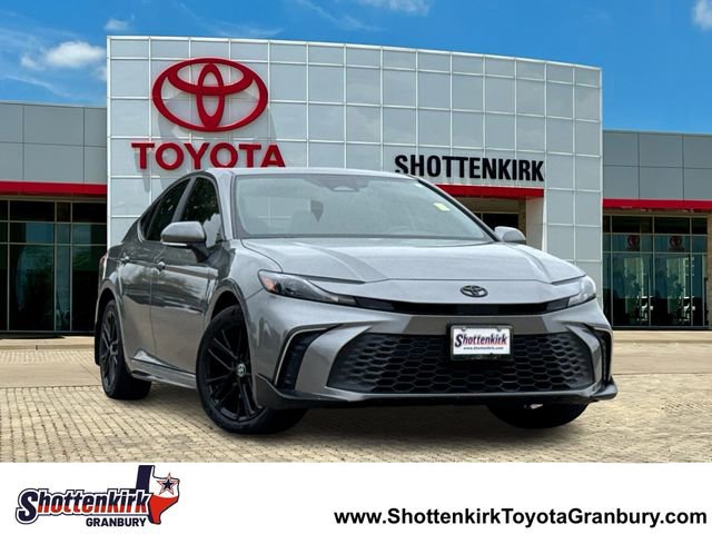 Used 2025 Toyota Camry SE w/ Convenience Package image 1