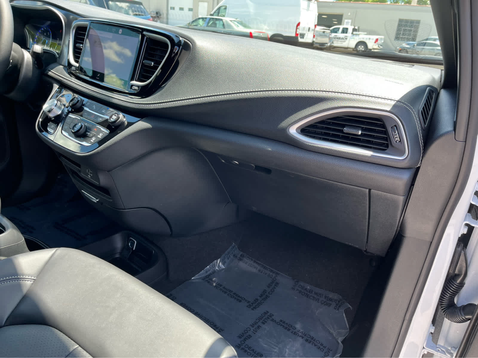 New 2026 Chrysler Pacifica Select FWD image 36
