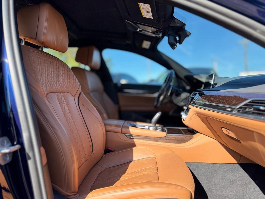 Used 2022 BMW 750i xDrive w/ M Sport Package image 22