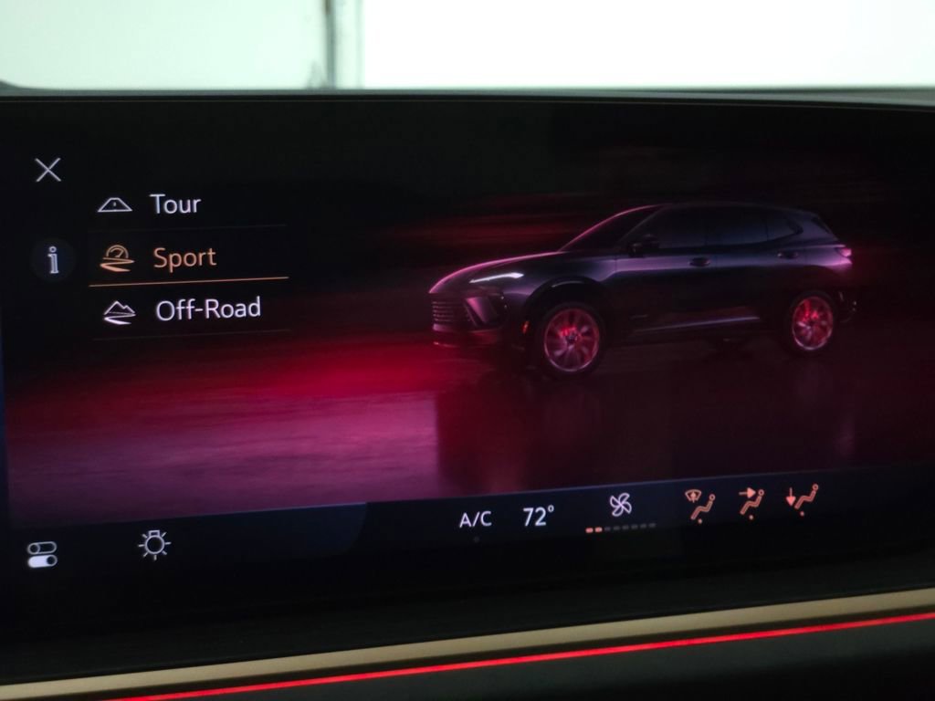 Used 2025 Buick Envision Sport Touring image 4