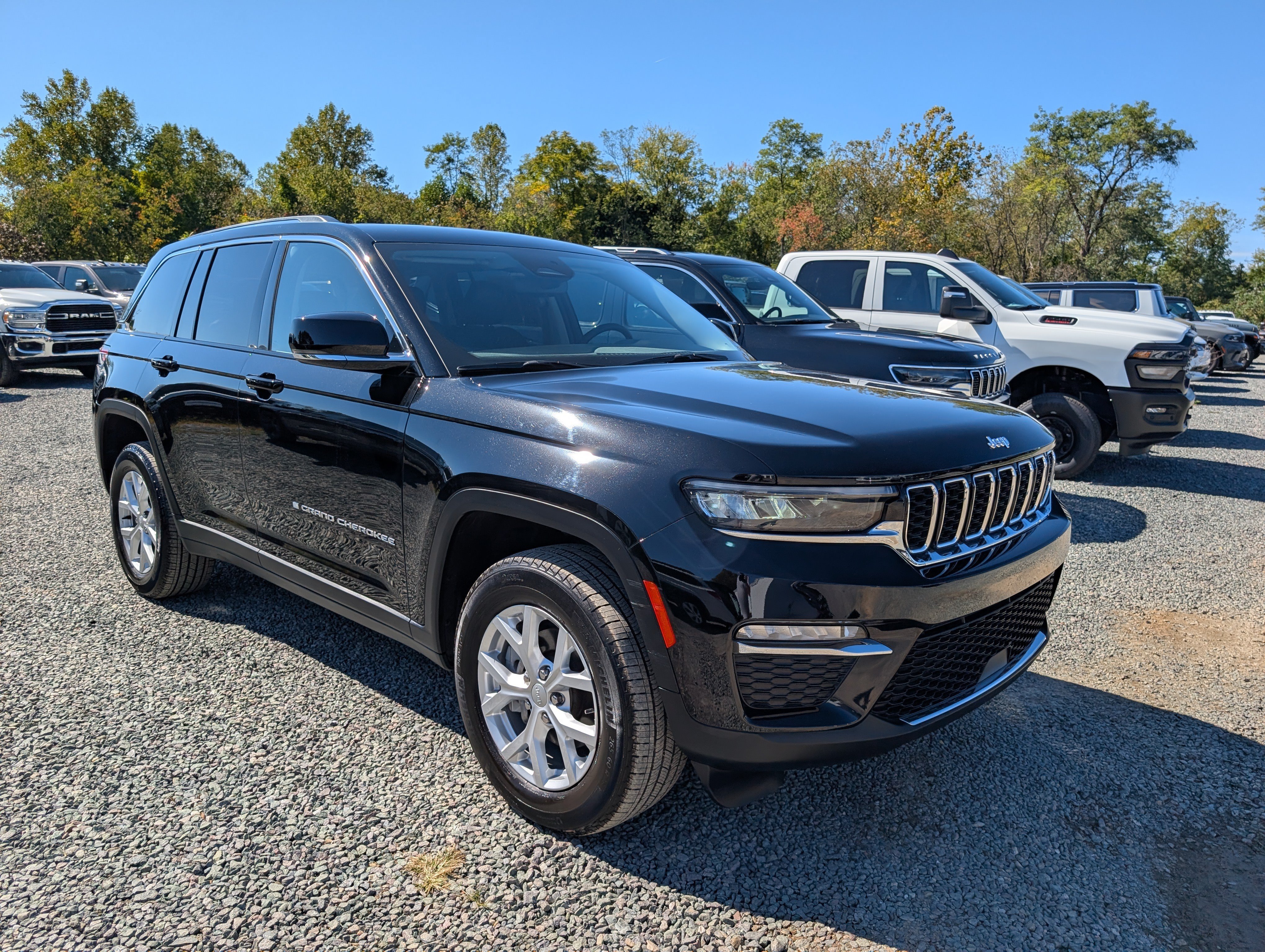 Used 2023 Jeep Grand Cherokee Limited w/ Trailer Tow Prep Group (B) AWD/4WD image 7