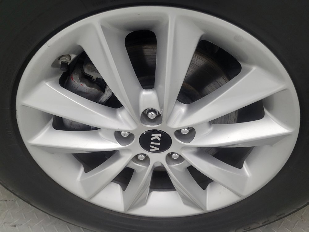 Used 2020 Kia Sorento LX image 31