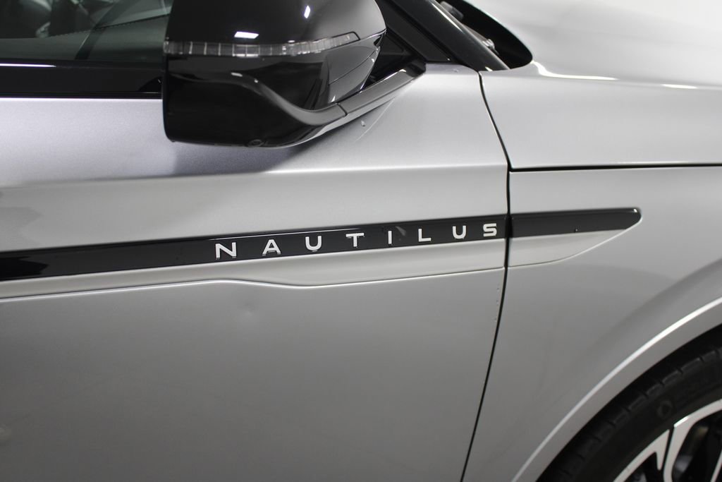 Used 2024 Lincoln Nautilus Reserve image 12