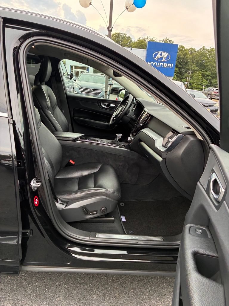 Used 2018 Volvo XC60 T5 Momentum w/ Vision Package AWD/4WD image 23
