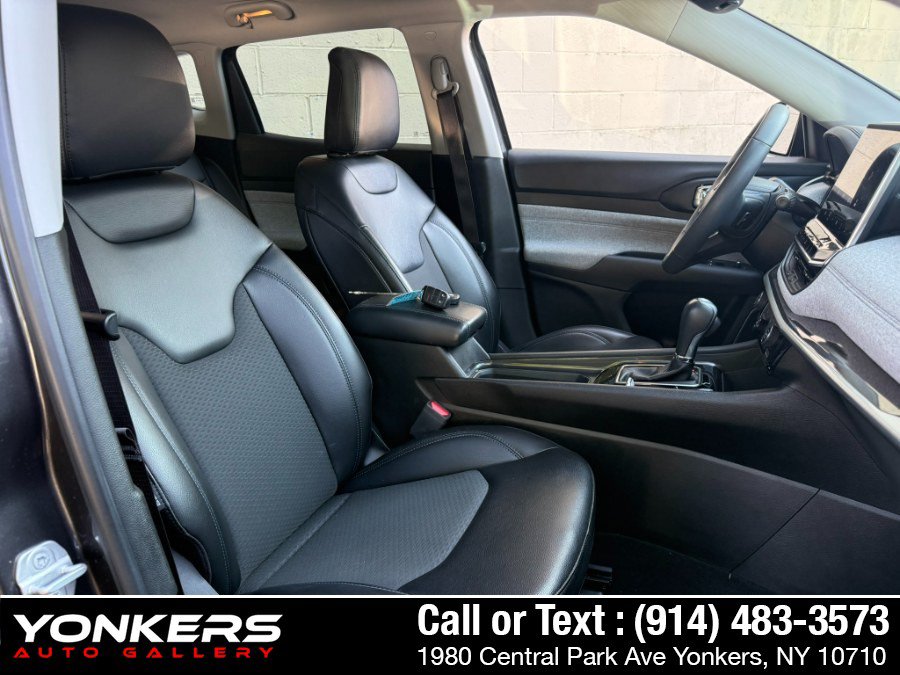 Used 2022 Jeep Compass Latitude AWD/4WD image 29