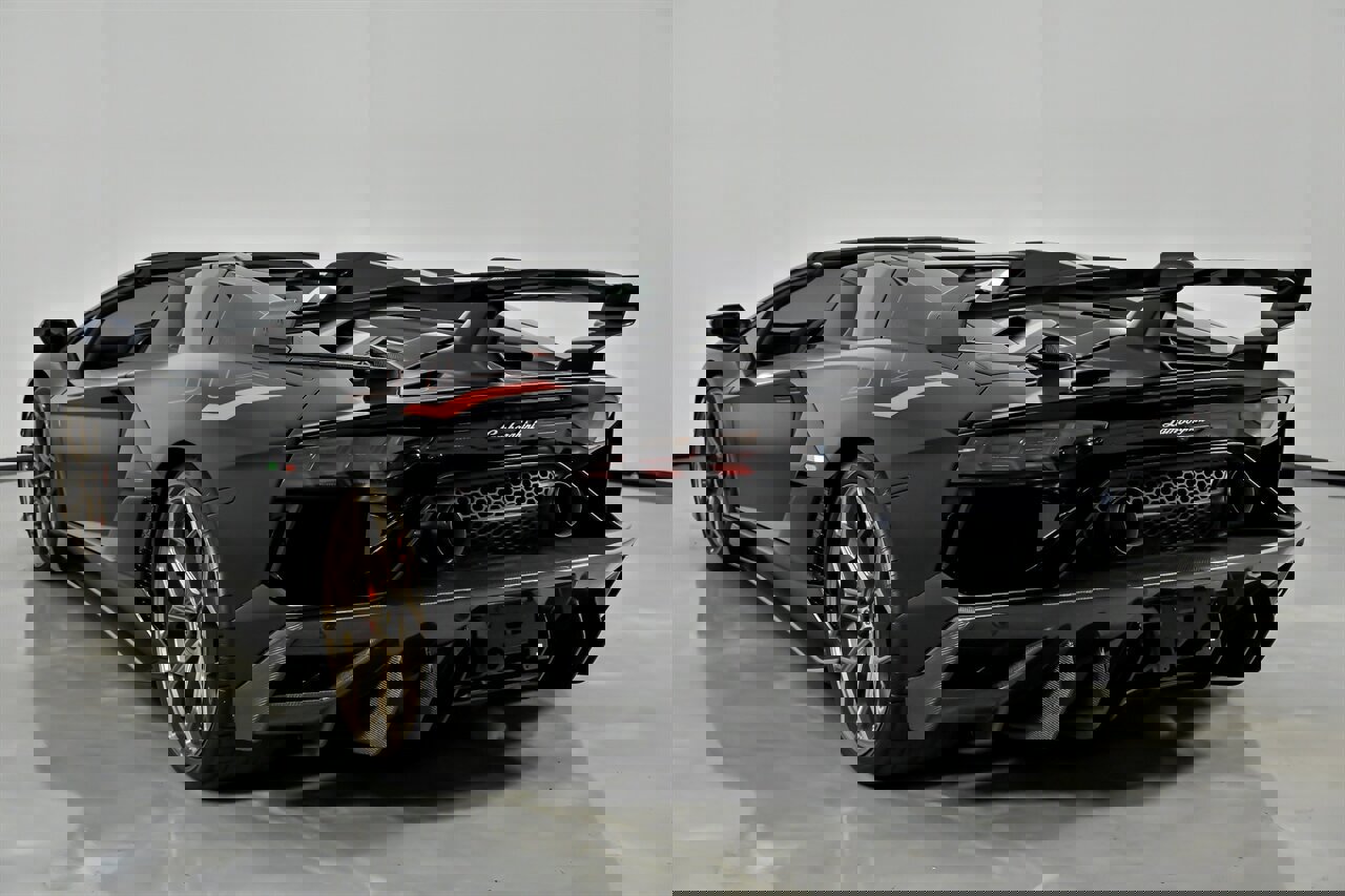 Used 2021 Lamborghini Aventador SVJ image 10