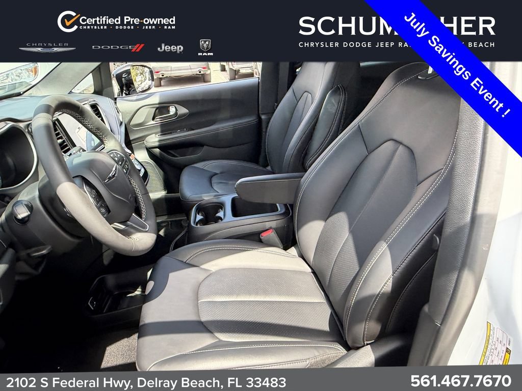 Used 2025 Chrysler Pacifica Select FWD image 10