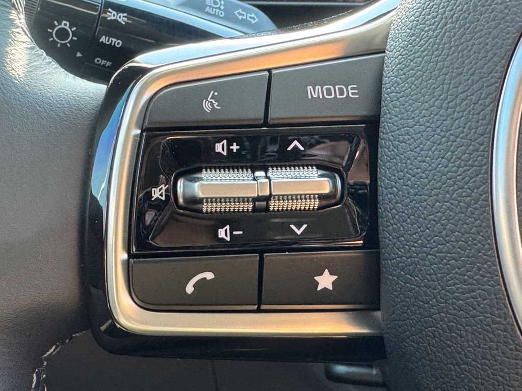 New 2026 Kia Carnival EX FWD image 18