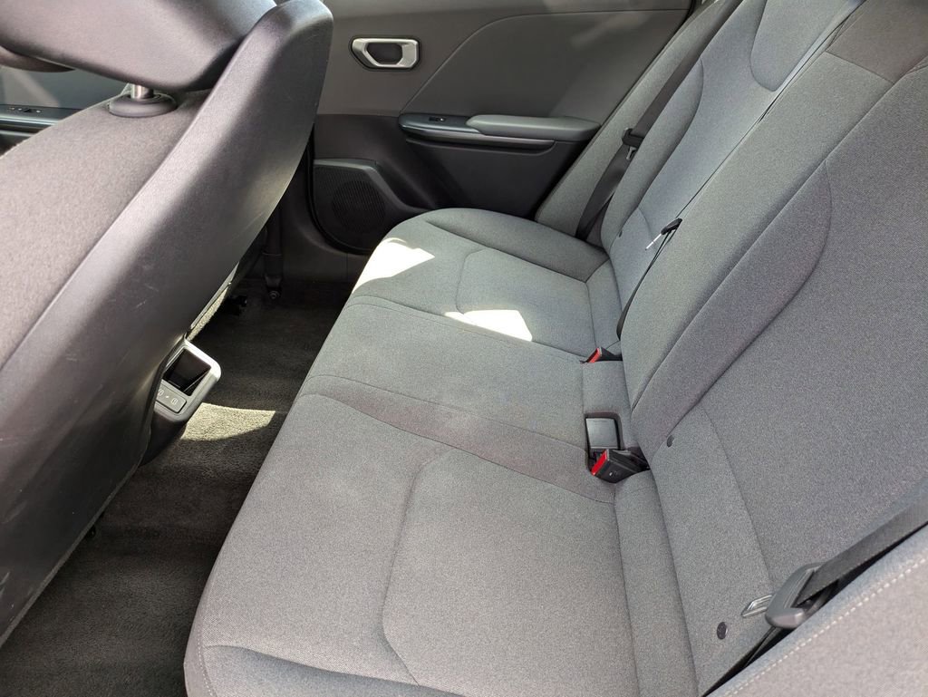 Used 2025 Kia K4 LXS image 27