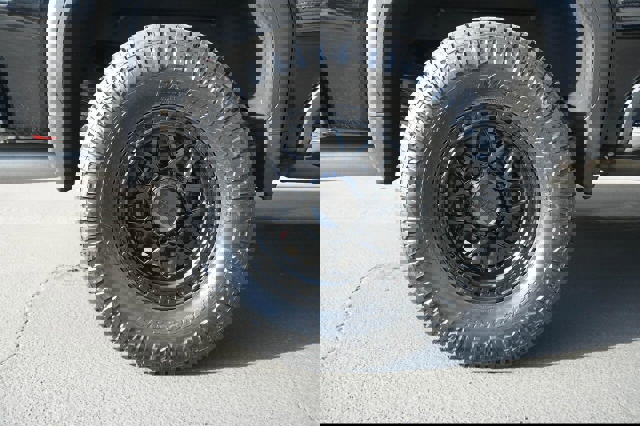 Used 2023 GMC Sierra 2500 SLT w/ SLT Premium Package image 15