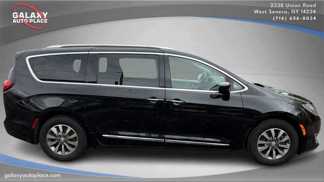 Used 2020 Chrysler Pacifica Touring-L Plus image 4
