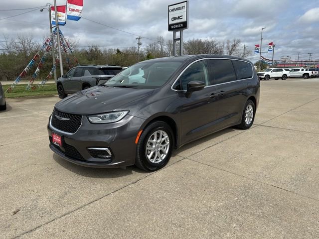 Used 2023 Chrysler Pacifica Touring-L FWD image 7