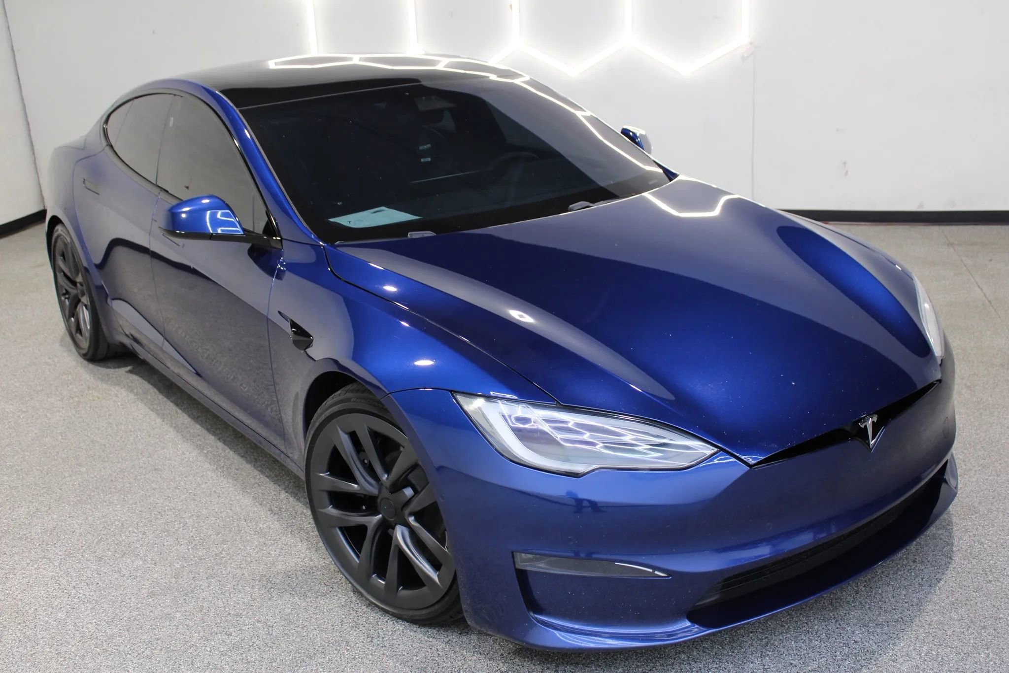 Used 2022 Tesla Model S Plaid image 2